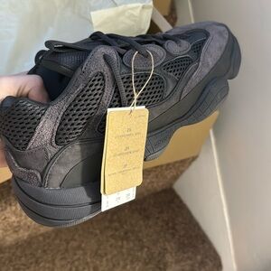 Adidas Yeezy 500 Utility Black Size 9 Brand NEW PERFECT Condition never worn.